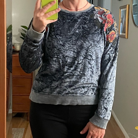 Velvet Embroidered Sweatshirt - Picture 6 of 6